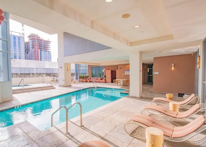 Serene Haven Dt Highrise, Gym, Pool, Parking, W-d, Golf * Phoenix