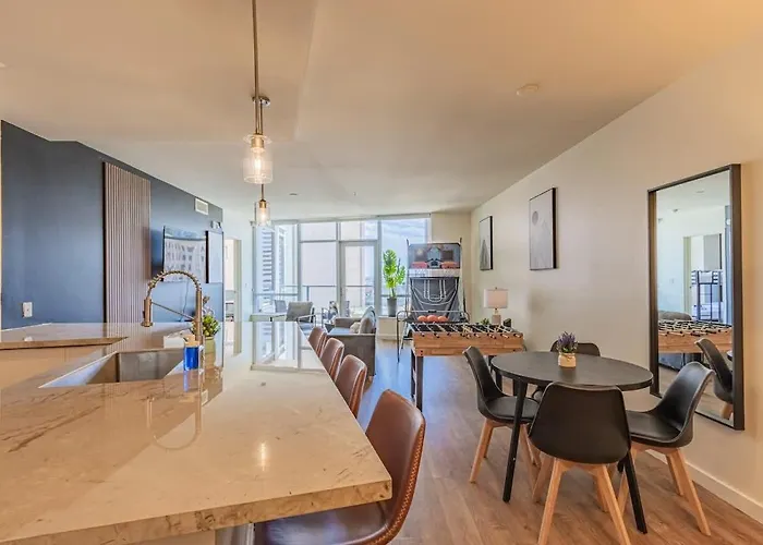 Serene Haven Dt Highrise, Gym, Pool, Parking, W-d, Golf Apartment