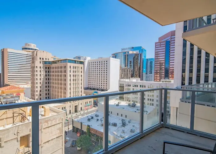 Apartment Serene Haven Dt Highrise, Gym, Pool, Parking, W-d, Golf