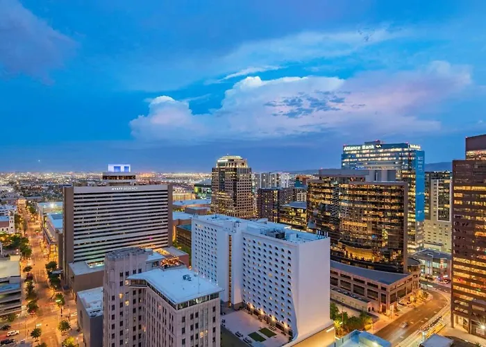 Apartment Serene Haven Dt Highrise, Gym, Pool, Parking, W-d, Golf *