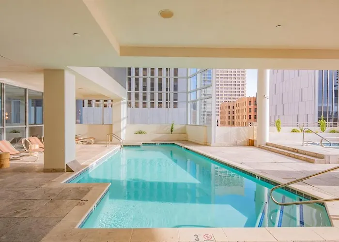 Serene Haven Dt Highrise, Gym, Pool, Parking, W-d, Golf Apartment Phoenix