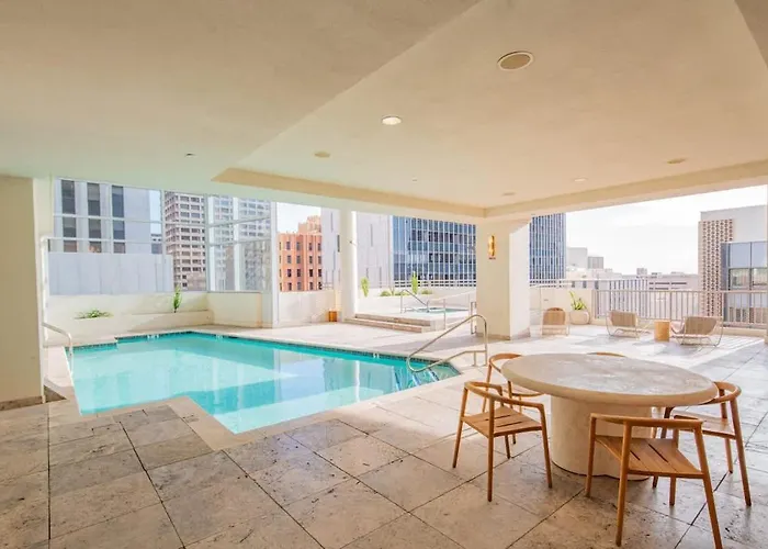 Serene Haven Dt Highrise, Gym, Pool, Parking, W-d, Golf