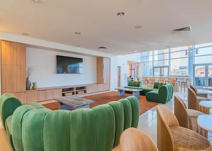 Serene Haven Dt Highrise, Gym, Pool, Parking, W-d, Golf Apartment
