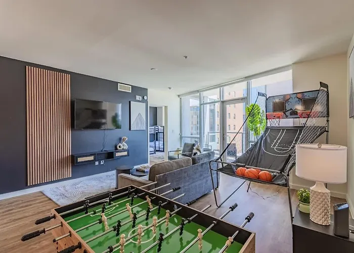 Apartment Serene Haven Dt Highrise, Gym, Pool, Parking, W-d, Golf