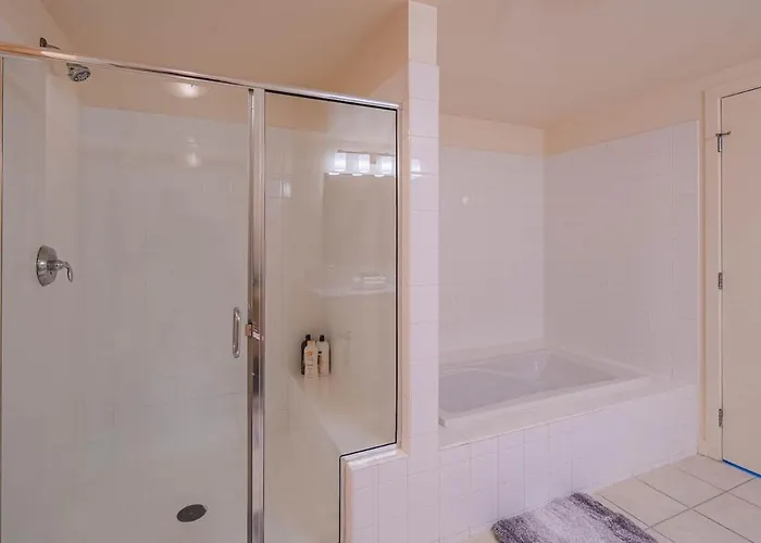 Serene Haven Dt Highrise, Gym, Pool, Parking, W-d, Golf Phoenix