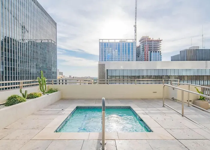 Serene Haven Dt Highrise, Gym, Pool, Parking, W-d, Golf