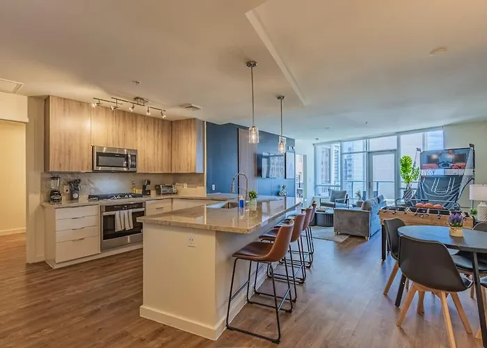 Serene Haven Dt Highrise, Gym, Pool, Parking, W-d, Golf Apartment