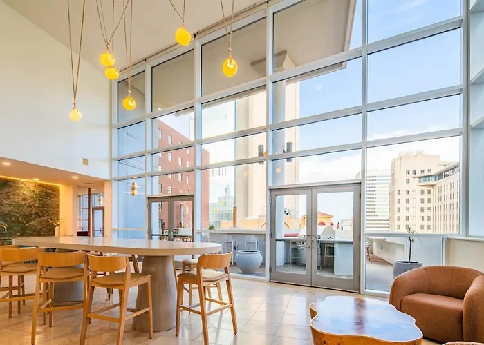Apartment Serene Haven Dt Highrise, Gym, Pool, Parking, W-d, Golf