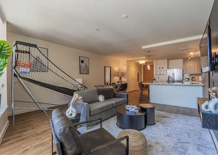 Apartment Serene Haven Dt Highrise, Gym, Pool, Parking, W-d, Golf *